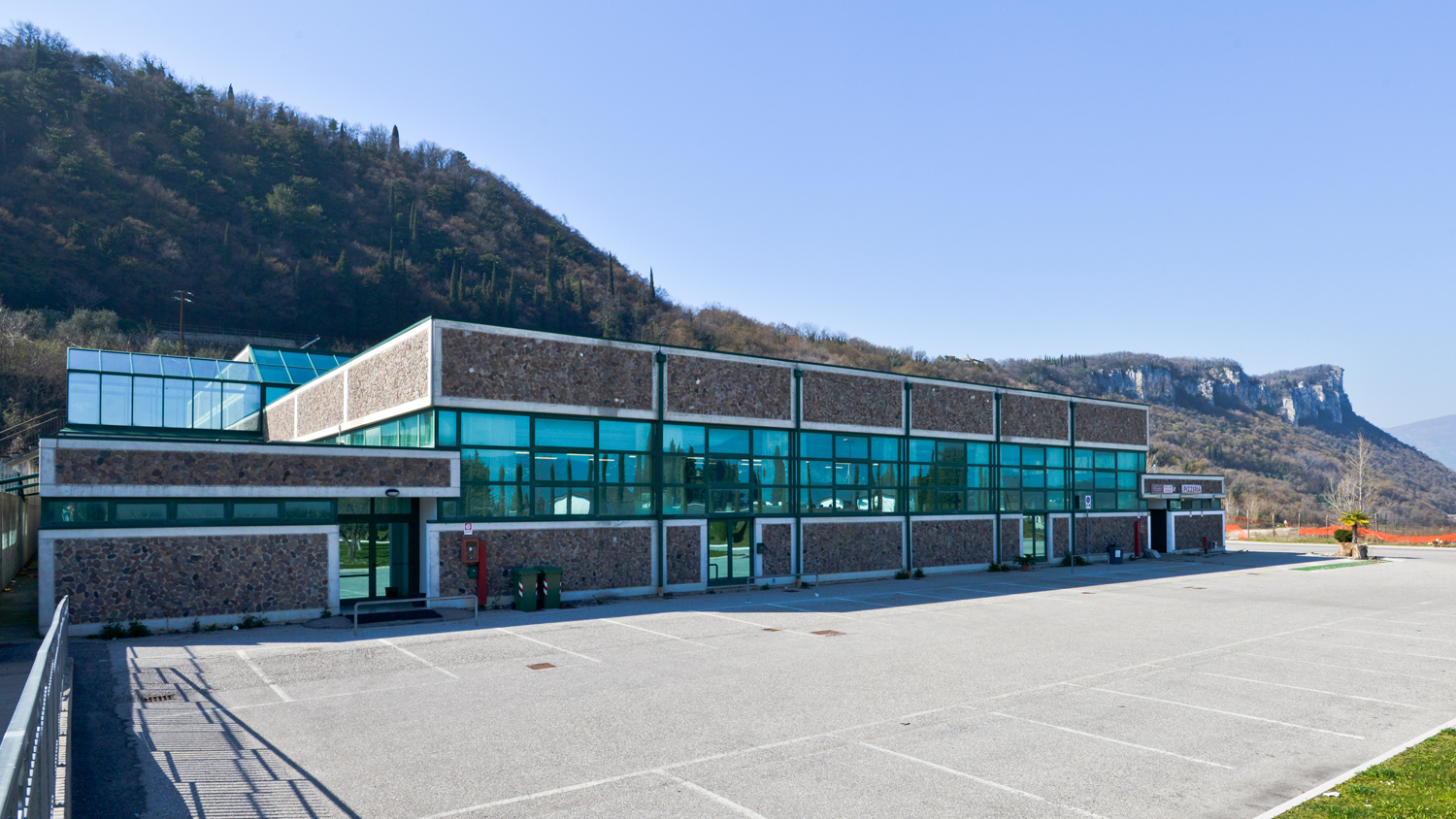 Avviso/Disciplinare di gara per la concessione di bar/ristorante palazzetto dello sport -Secondo esperimento 